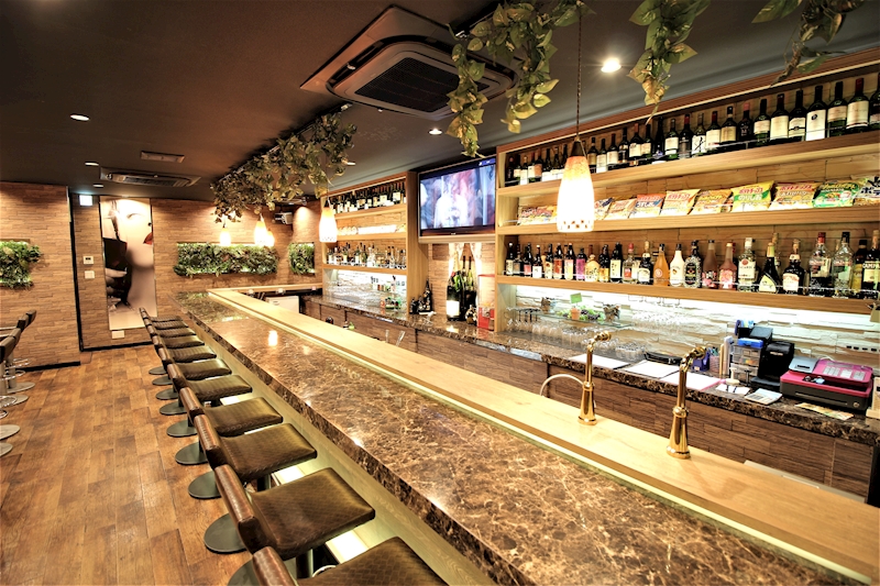 広々としたカウンター